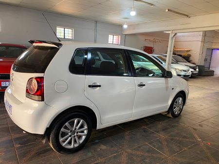 2013-Volkswagen-Polo-Vivo-14-Trendline-5-dr_6