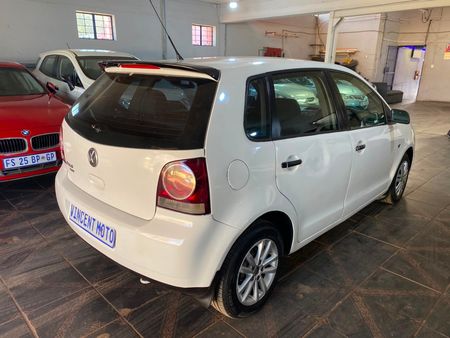 2013-Volkswagen-Polo-Vivo-14-Trendline-5-dr_7
