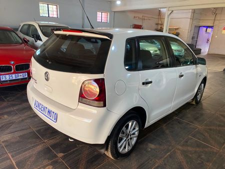 2013-Volkswagen-Polo-Vivo-14-Trendline-5-dr_8