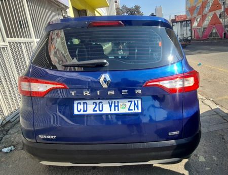 2021-Renault-Triber-10-Intens_3
