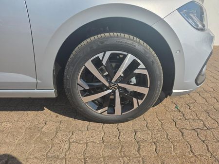 2026-Volkswagen-Polo-10-TSI-Life_5