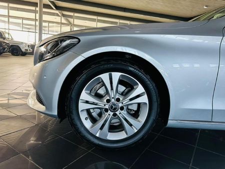 2017-Mercedes-Benz-C-Class-C-180-Avantgarde-Auto_11
