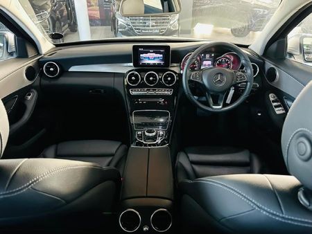 2017-Mercedes-Benz-C-Class-C-180-Avantgarde-Auto_2