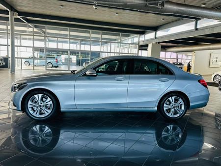 2017-Mercedes-Benz-C-Class-C-180-Avantgarde-Auto_8