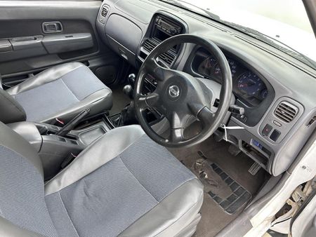 2007-Nissan-Hardbody-2400i-SE-4x4-Double-Cab_14
