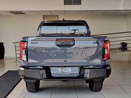 2026-Toyota-Hilux-28-GD-6-RB-SRX-4x4-Auto-Double-Cab_18