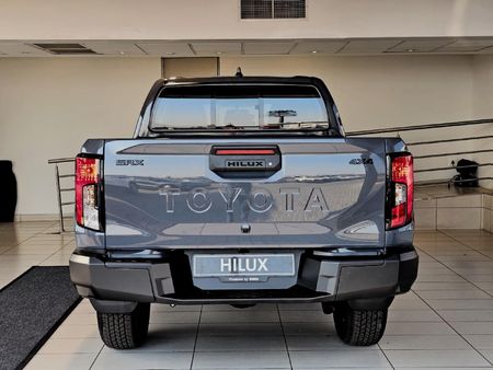 2026-Toyota-Hilux-28-GD-6-RB-SRX-4x4-Auto-Double-Cab_6