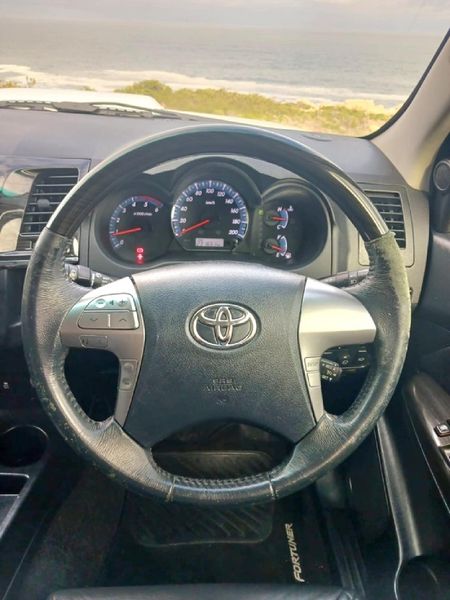 2012-Toyota-Fortuner-30-D-4D-Heritage-4x4-Auto_8