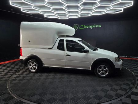2011-Nissan-NP200-16-S_1