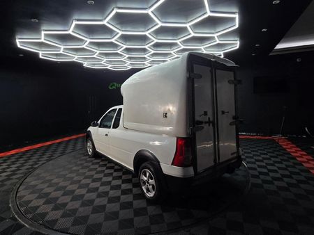 2011-Nissan-NP200-16-S_2