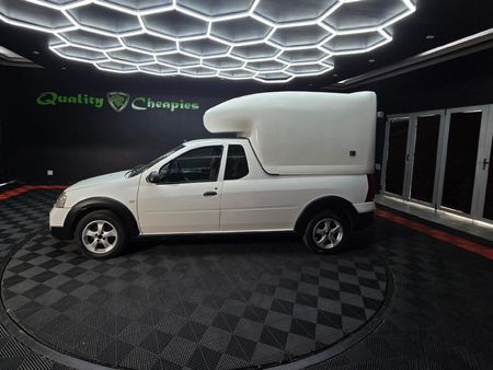 2011-Nissan-NP200-16-S_4