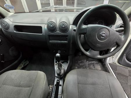 2011-Nissan-NP200-16-S_6