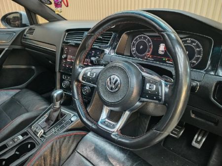 2018-Volkswagen-Golf-VII-GTI-20-TSI-Auto_9