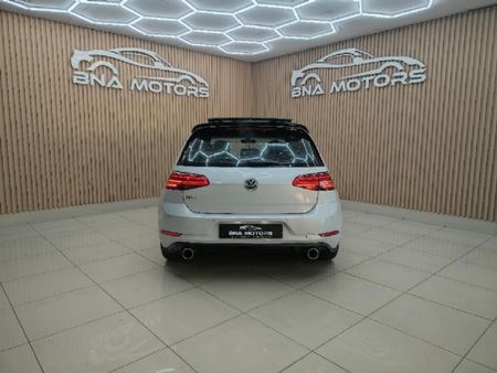 2018-Volkswagen-Golf-VII-GTI-20-TSI-Auto_5