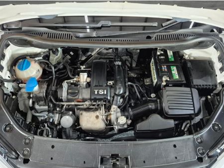 2011-Volkswagen-Touran-12-TSI-Trendline_11