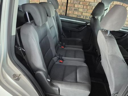 2011-Volkswagen-Touran-12-TSI-Trendline_15