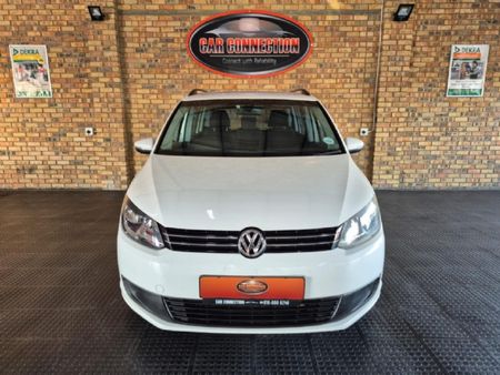 2011-Volkswagen-Touran-12-TSI-Trendline_1