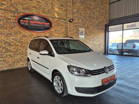 2011-Volkswagen-Touran-12-TSI-Trendline_2