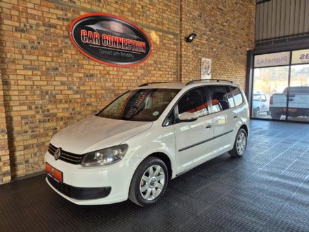 2011-Volkswagen-Touran-12-TSI-Trendline_3