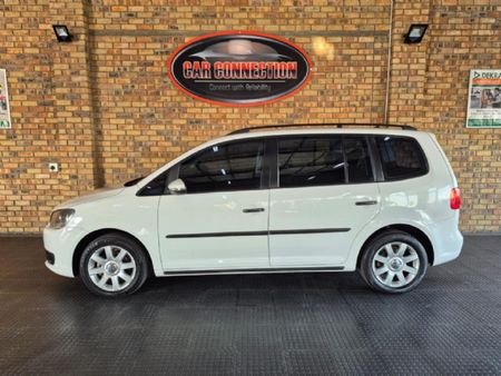 2011-Volkswagen-Touran-12-TSI-Trendline_4