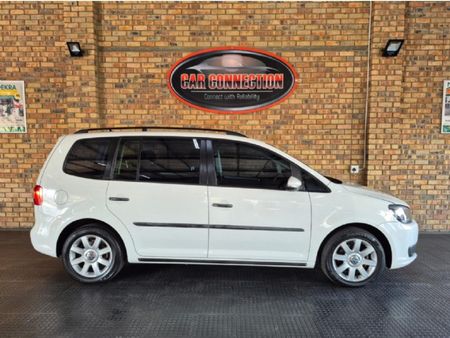2011-Volkswagen-Touran-12-TSI-Trendline_8