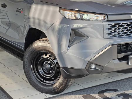 2026-Toyota-Hilux-28-GD-6-RB-SRX-4x4-Auto-Double-Cab_13