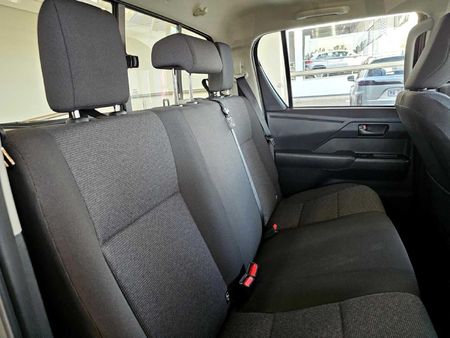 2026-Toyota-Hilux-28-GD-6-RB-SRX-4x4-Auto-Double-Cab_17