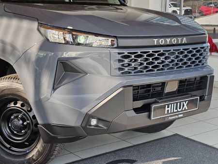 2026-Toyota-Hilux-28-GD-6-RB-SRX-4x4-Auto-Double-Cab_2