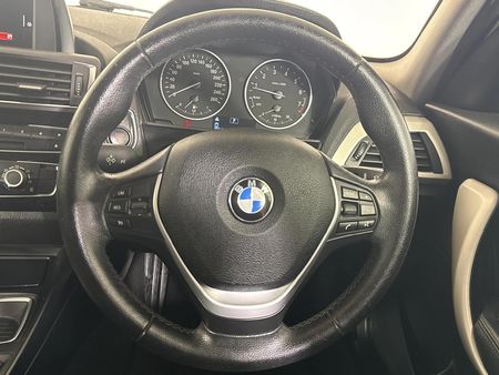 2015-BMW-1-Series-120i-5-dr-Auto_12
