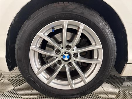 2015-BMW-1-Series-120i-5-dr-Auto_4