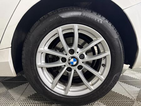 2015-BMW-1-Series-120i-5-dr-Auto_5