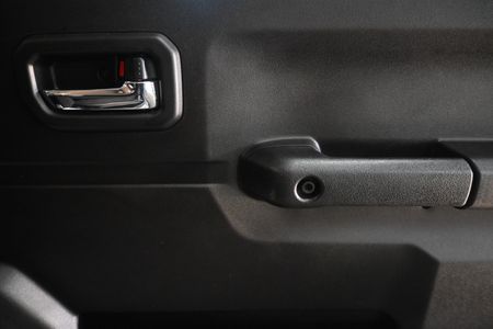 2022-Suzuki-Jimny-15-GLX_13