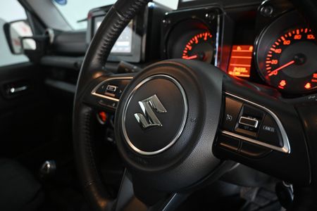 2022-Suzuki-Jimny-15-GLX_15