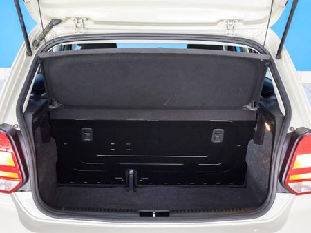 2025-Volkswagen-Polo-Vivo-14-Life_18