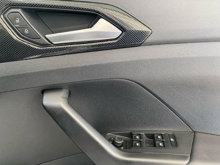 2025-Volkswagen-T-Cross-10-TSI-Life-Auto_21