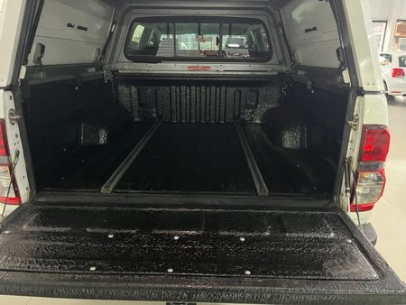 2015-Toyota-Hilux-30-D-4D-Legend-45-4x4-Double-Cab_10