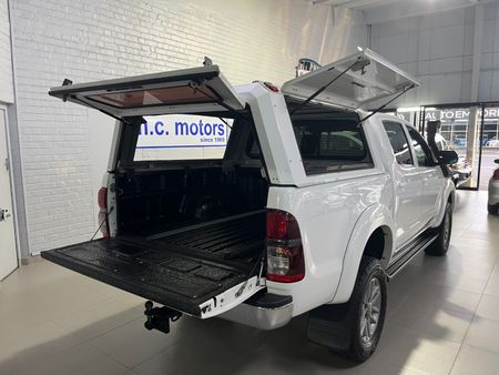 2015-Toyota-Hilux-30-D-4D-Legend-45-4x4-Double-Cab_11