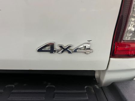 2015-Toyota-Hilux-30-D-4D-Legend-45-4x4-Double-Cab_18