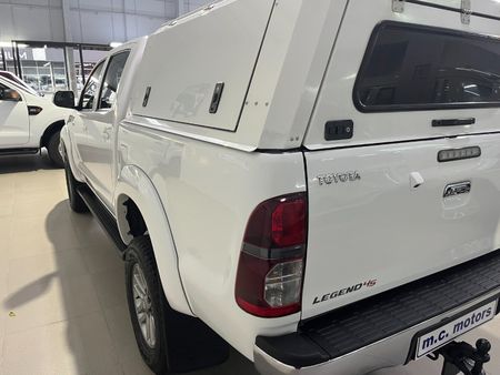 2015-Toyota-Hilux-30-D-4D-Legend-45-4x4-Double-Cab_4