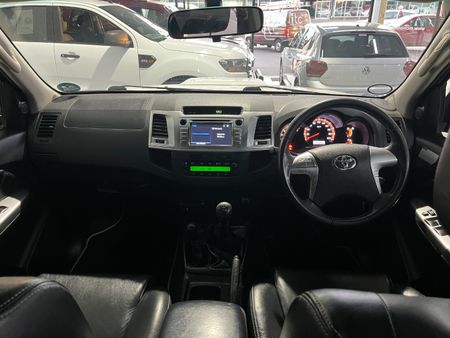 2015-Toyota-Hilux-30-D-4D-Legend-45-4x4-Double-Cab_8