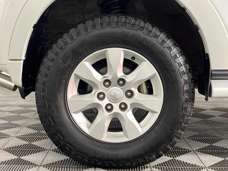 2013-Mitsubishi-Pajero-32-Di-Dc-GLS-SWB-Auto_2