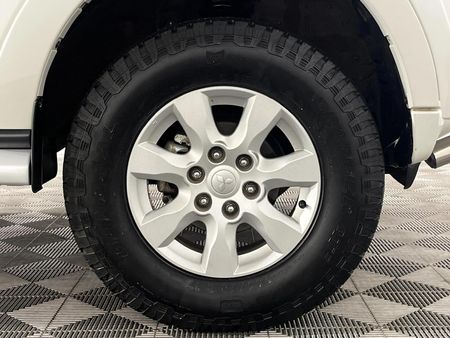 2013-Mitsubishi-Pajero-32-Di-Dc-GLS-SWB-Auto_3