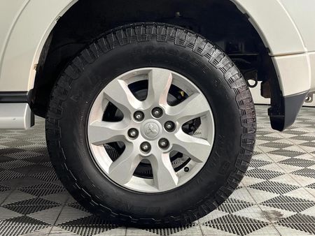 2013-Mitsubishi-Pajero-32-Di-Dc-GLS-SWB-Auto_4