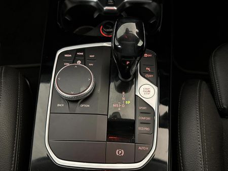 2021-BMW-1-Series-118i_9