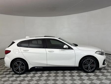 2021-BMW-1-Series-118i_15