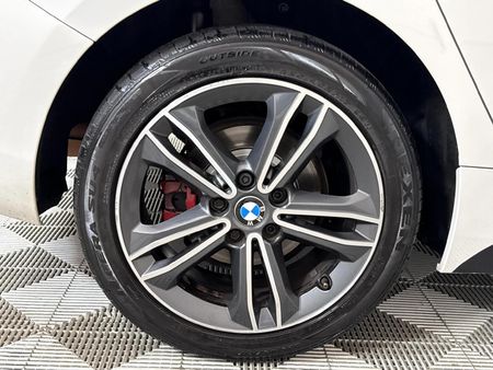 2021-BMW-1-Series-118i_7