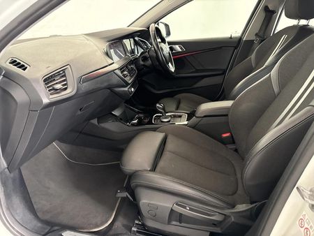 2021-BMW-1-Series-118i_8