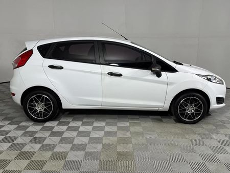 2016-Ford-Fiesta-14-Ambiente-5-dr_16