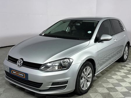 2015-Volkswagen-Golf-VII-14-TSI-Comfortline-Auto_0