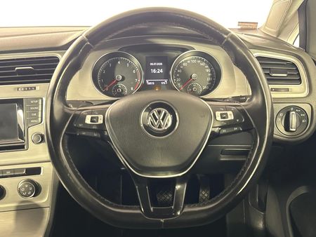 2015-Volkswagen-Golf-VII-14-TSI-Comfortline-Auto_11